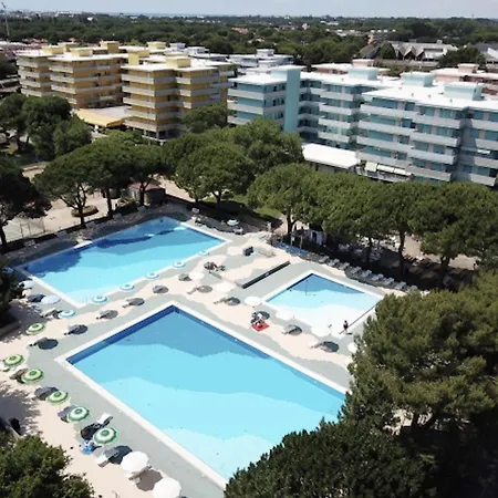 Bright Flat With Pools Apartament
